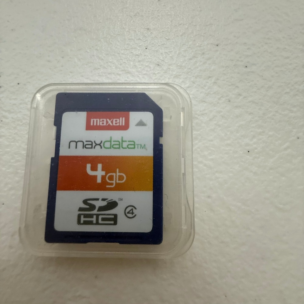 Maxell MaxData 4GB SDHC Memory Card Class 4 Blue Orange with Case
